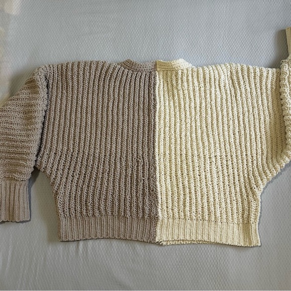 Altar'd State Two-Tone Cream & Taupe V-Neck Cropped Sweater - Picture 4 of 5